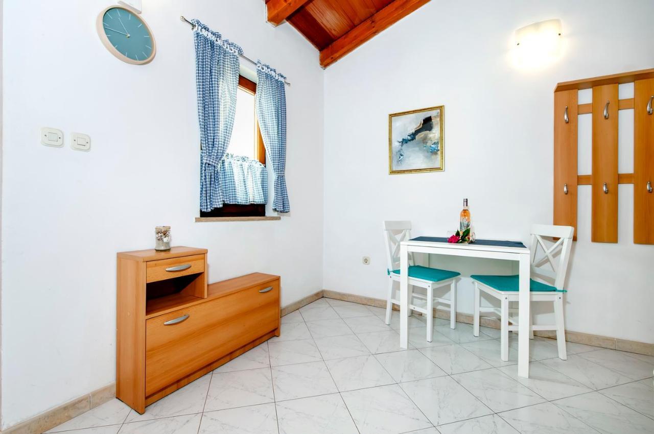 Apartman Near Beach Pelagic Sea View Ρόβινι Εξωτερικό φωτογραφία