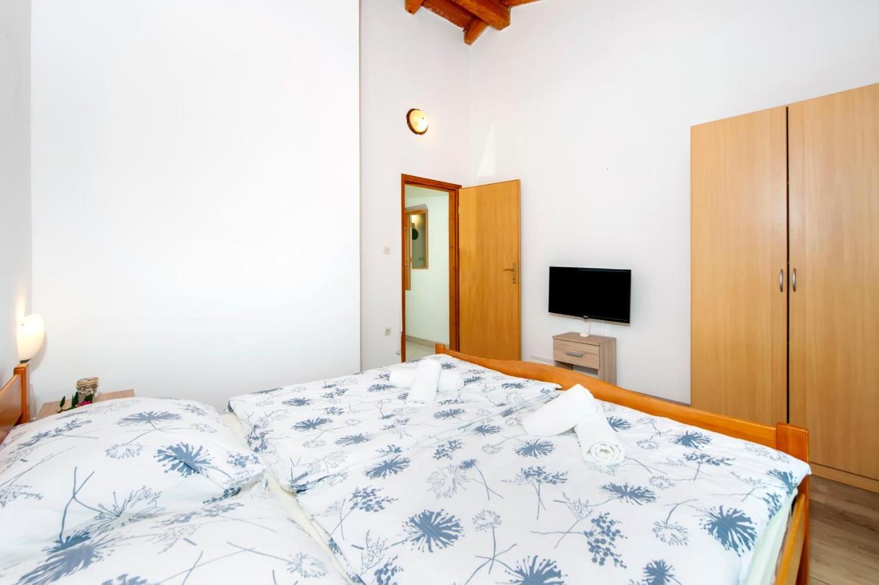 Apartman Near Beach Pelagic Sea View Ρόβινι Εξωτερικό φωτογραφία