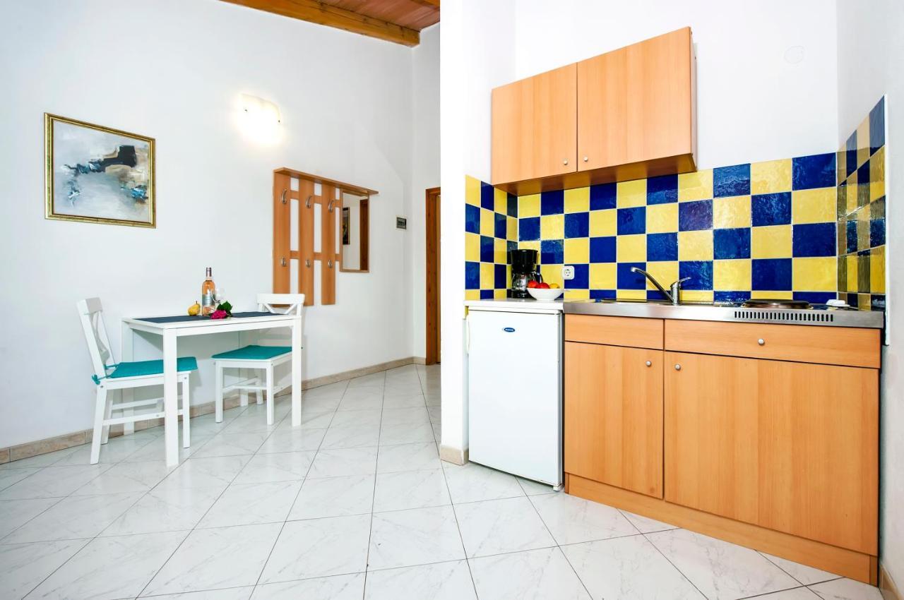 Apartman Near Beach Pelagic Sea View Ρόβινι Εξωτερικό φωτογραφία